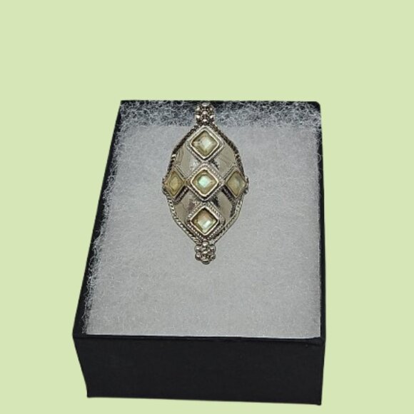 Gorgeous Silver/Yellow Tone Ring Size 6 or 6.5 - Picture 2 of 12